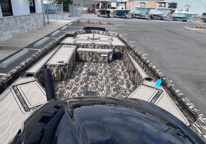 Slide: The Image of Avid 18 Commander 2026 - 10