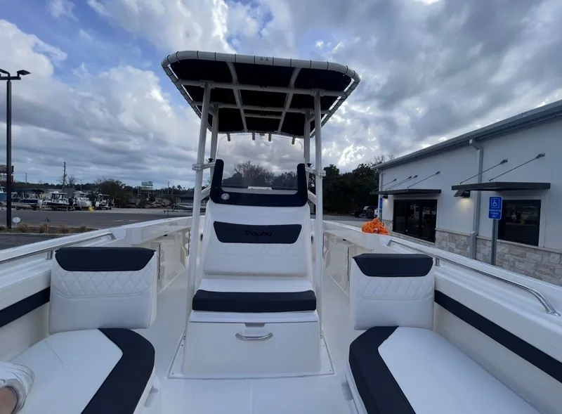 Slide: The Image of Bayliner Trophy 22CC 2026 - 15