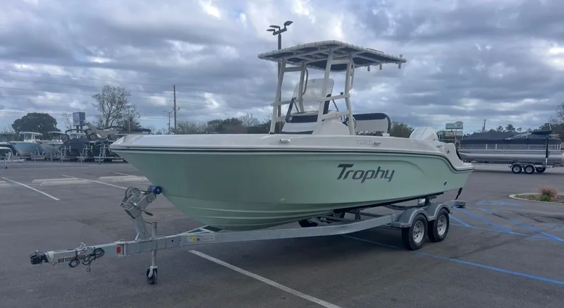 Slide: The Image of Bayliner Trophy 22CC 2026 - 7