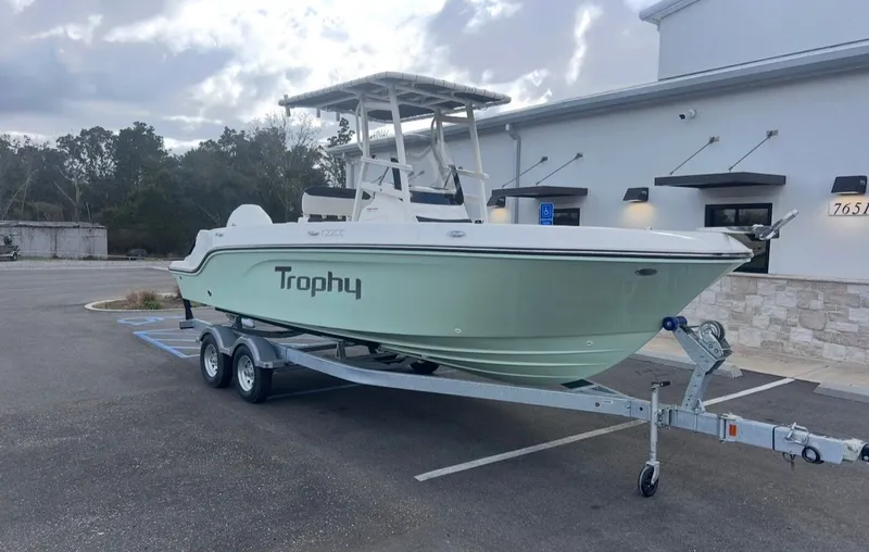 Slide: The Image of Bayliner Trophy 22CC 2026 - 8