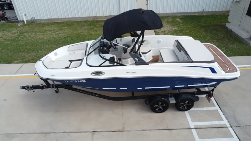 Slide: The Image of Bayliner VR6 2018 - 12
