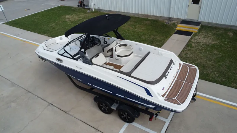 Slide: The Image of Bayliner VR6 2018 - 13