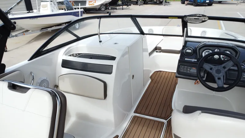 Slide: The Image of Bayliner VR6 2018 - 23