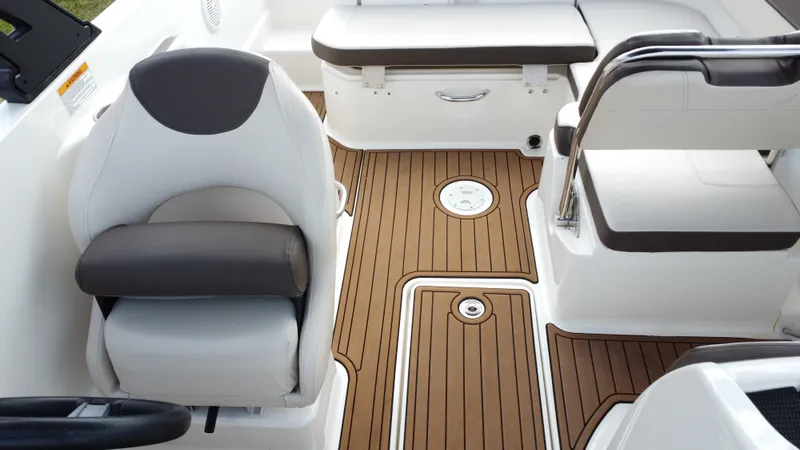 Slide: The Image of Bayliner VR6 2018 - 25