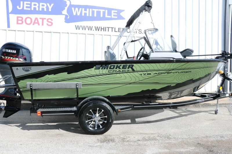 Slide: The Image of Smoker Craft Adventurer 178 DC 2025 - 12