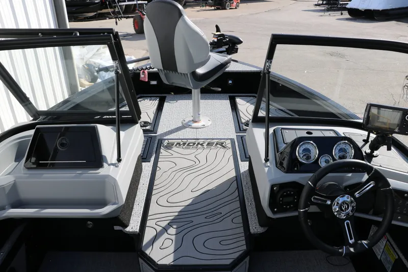 Slide: The Image of Smoker Craft Adventurer 178 DC 2025 - 16