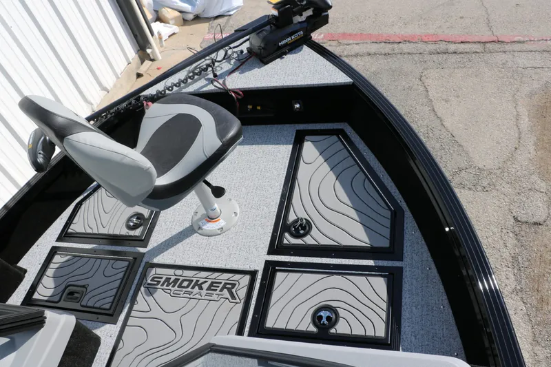 Slide: The Image of Smoker Craft Adventurer 178 DC 2025 - 17