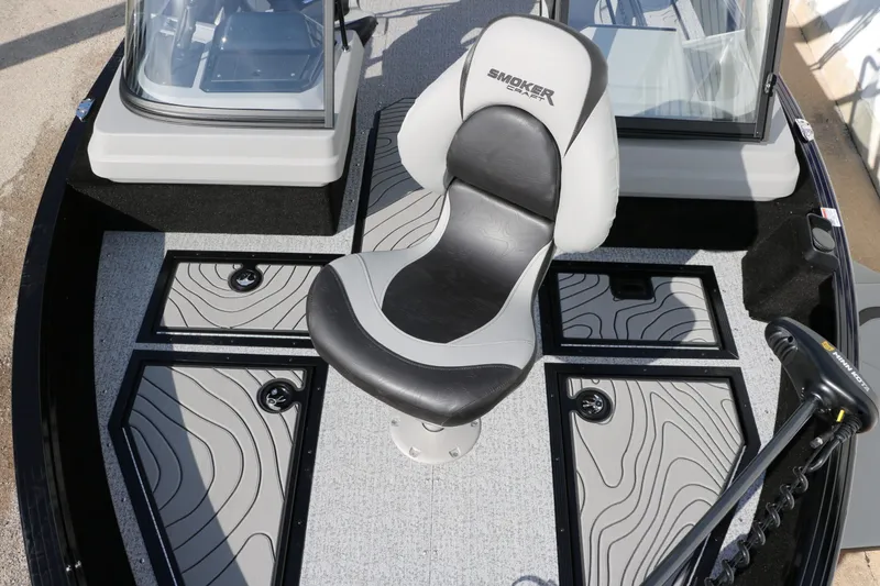 Slide: The Image of Smoker Craft Adventurer 178 DC 2025 - 18