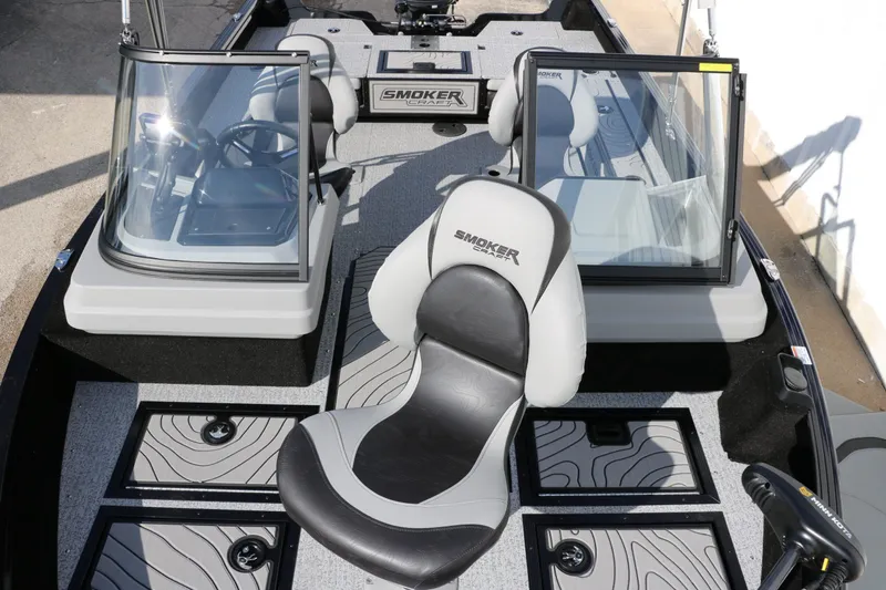 Slide: The Image of Smoker Craft Adventurer 178 DC 2025 - 19