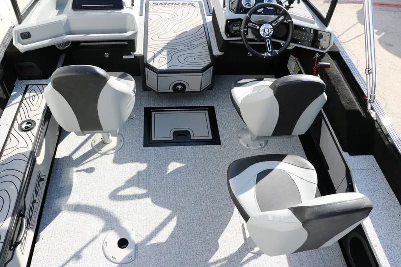 Slide: The Image of Smoker Craft Adventurer 178 DC 2025 - 23