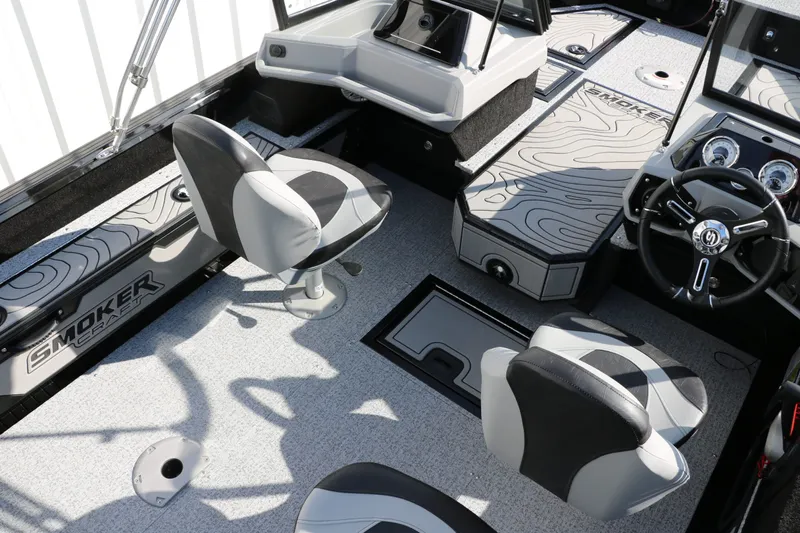 Slide: The Image of Smoker Craft Adventurer 178 DC 2025 - 26