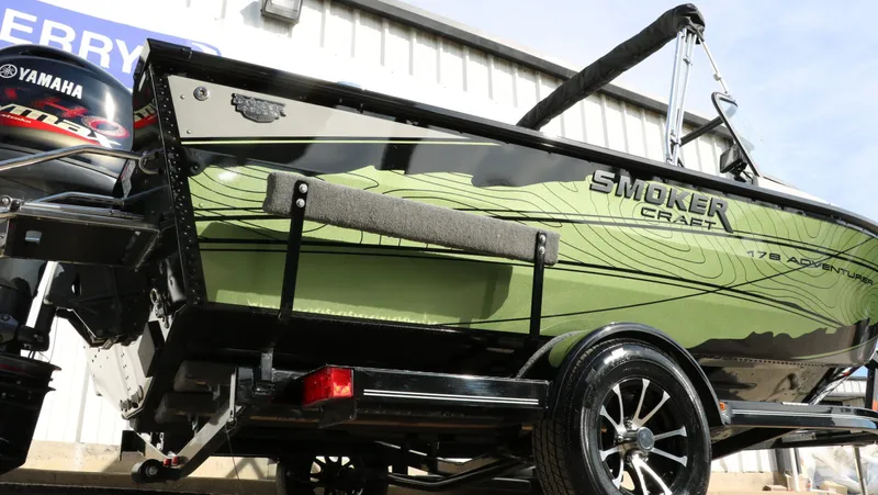 Slide: The Image of Smoker Craft Adventurer 178 DC 2025 - 3