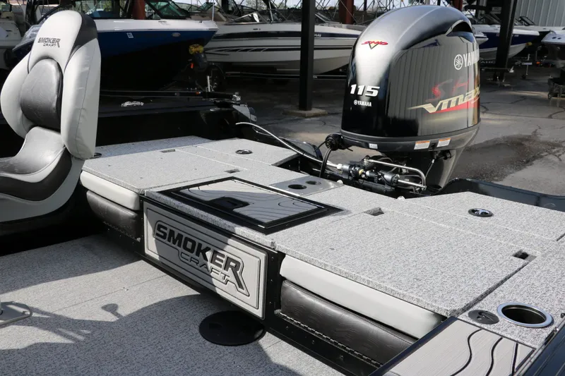 Slide: The Image of Smoker Craft Adventurer 178 DC 2025 - 31