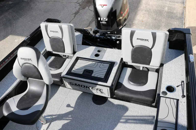 Slide: The Image of Smoker Craft Adventurer 178 DC 2025 - 32