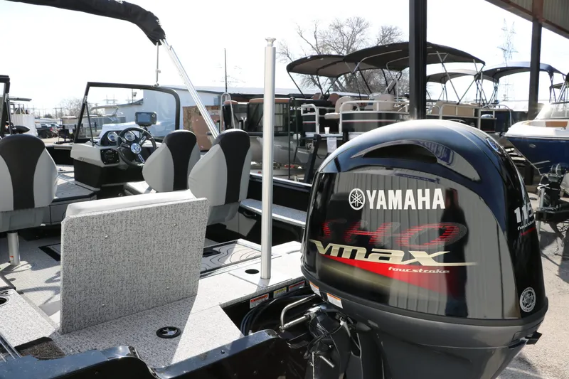 Slide: The Image of Smoker Craft Adventurer 178 DC 2025 - 34