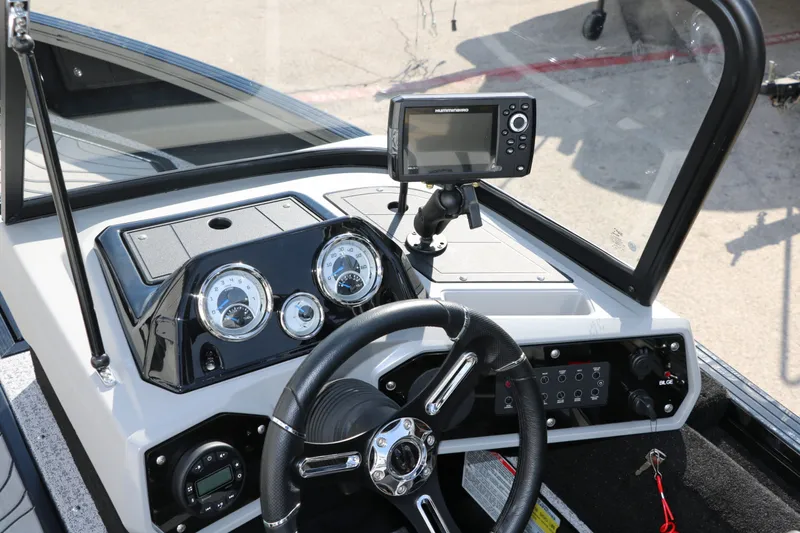 Slide: The Image of Smoker Craft Adventurer 178 DC 2025 - 36