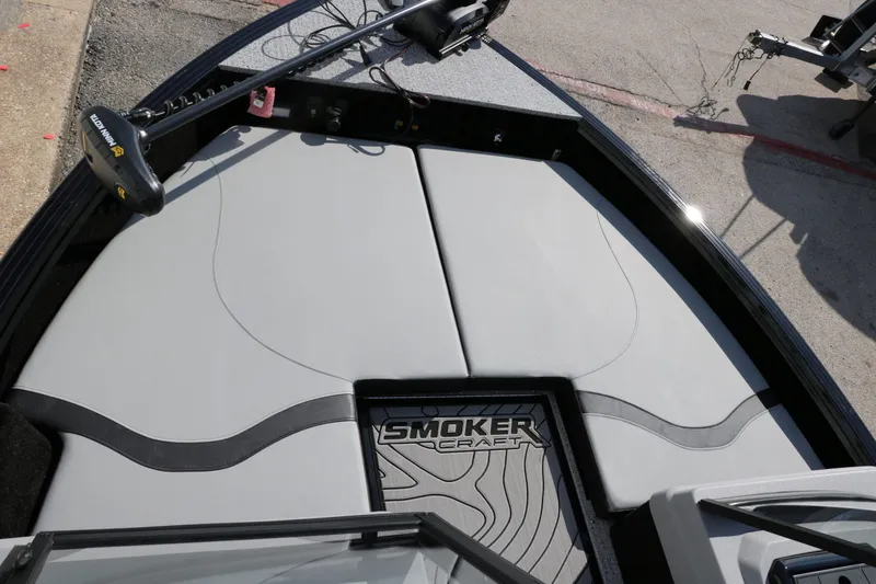 Slide: The Image of Smoker Craft Adventurer 178 DC 2025 - 38