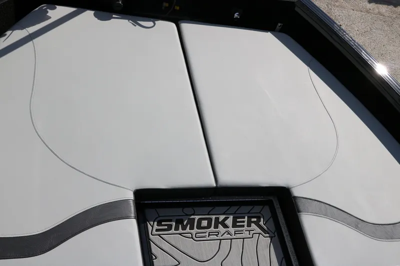 Slide: The Image of Smoker Craft Adventurer 178 DC 2025 - 39