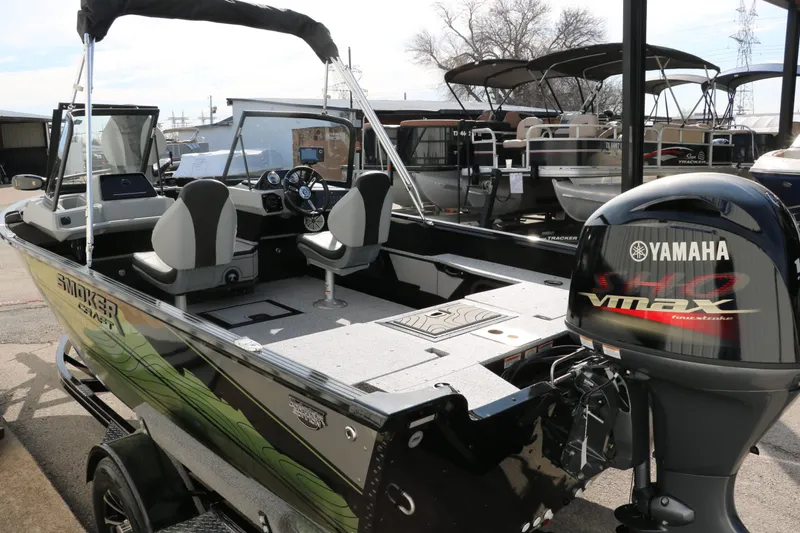 Slide: The Image of Smoker Craft Adventurer 178 DC 2025 - 6