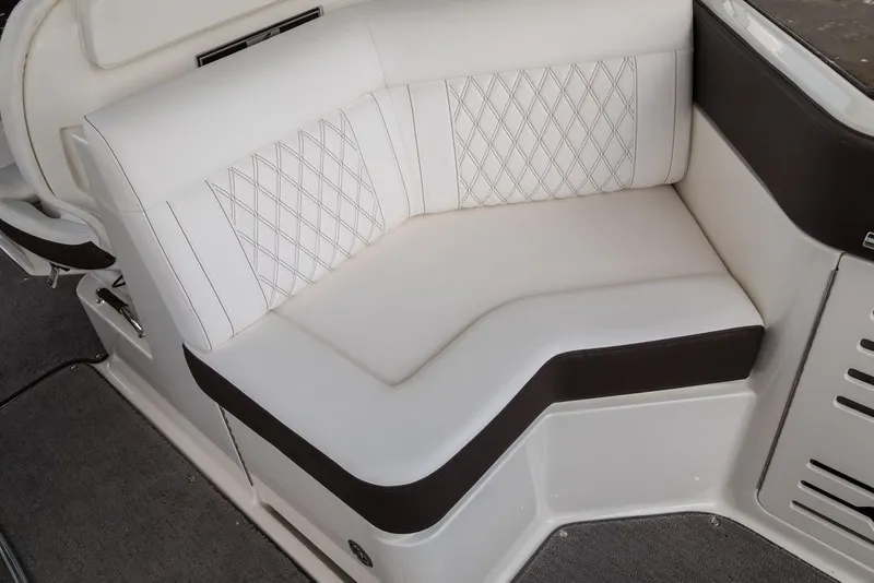 Slide: The Image of Sea Ray SLX 310 2026 - 23