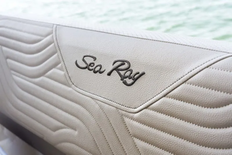 Slide: The Image of Sea Ray 230 SDS 2026 - 12