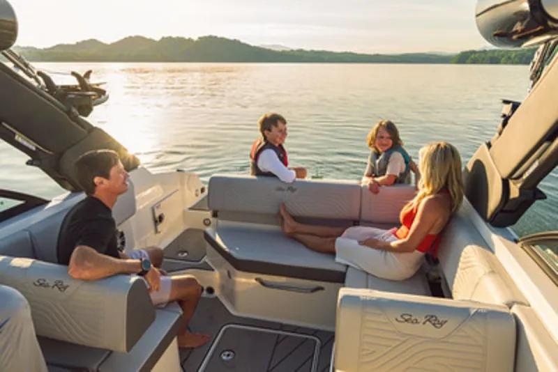 Slide: The Image of Sea Ray 230 SDS 2026 - 14