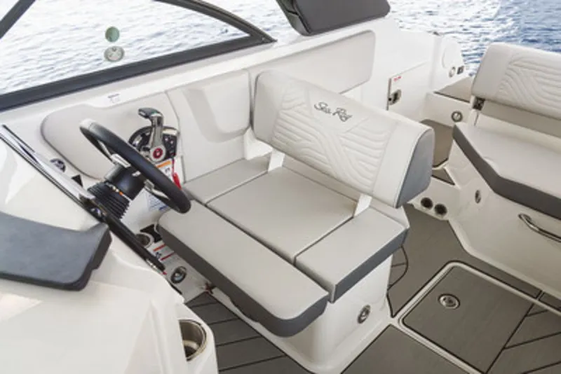 Slide: The Image of Sea Ray 230 SDS 2026 - 4