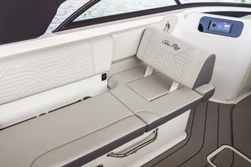 Slide: The Image of Sea Ray 230 SDS 2026 - 5