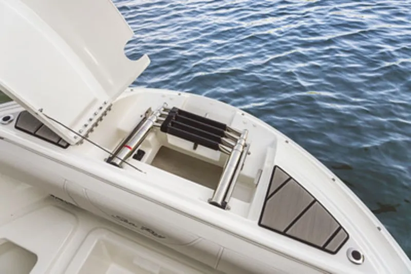 Slide: The Image of Sea Ray 230 SDS 2026 - 8