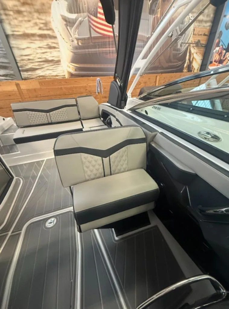 Slide: The Image of Monterey 298SS Super Sport 2025 - 1