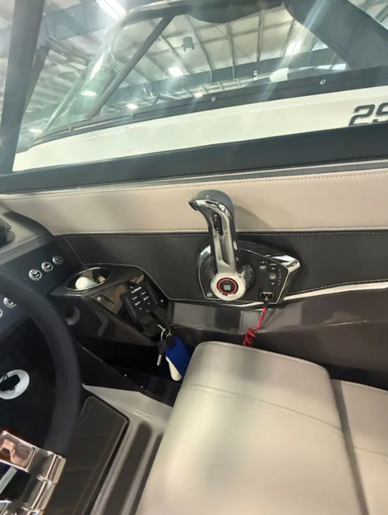 Slide: The Image of Monterey 298SS Super Sport 2025 - 10