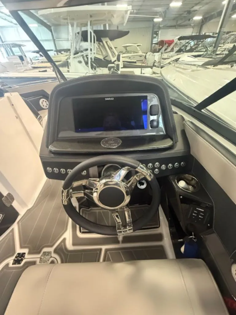 Slide: The Image of Monterey 298SS Super Sport 2025 - 11