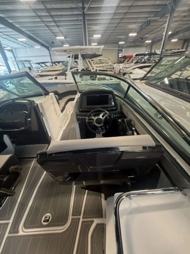 Slide: The Image of Monterey 298SS Super Sport 2025 - 12