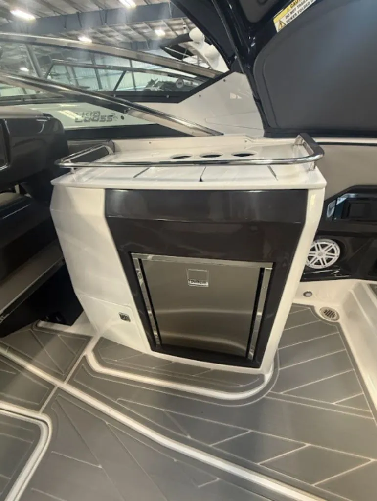 Slide: The Image of Monterey 298SS Super Sport 2025 - 13