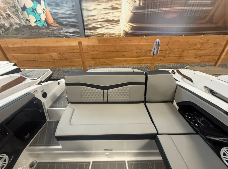 Slide: The Image of Monterey 298SS Super Sport 2025 - 16