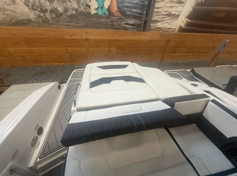 Slide: The Image of Monterey 298SS Super Sport 2025 - 25