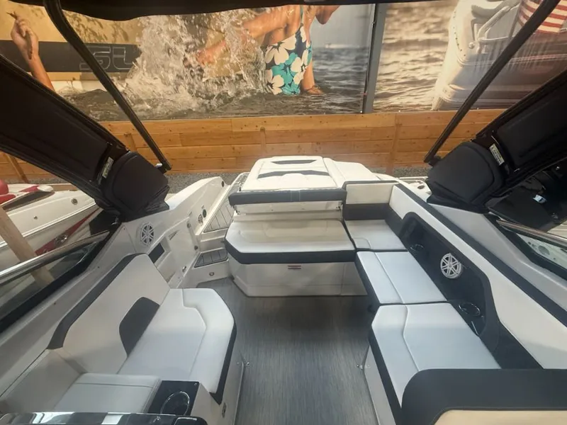 Slide: The Image of Monterey 298SS Super Sport 2025 - 26