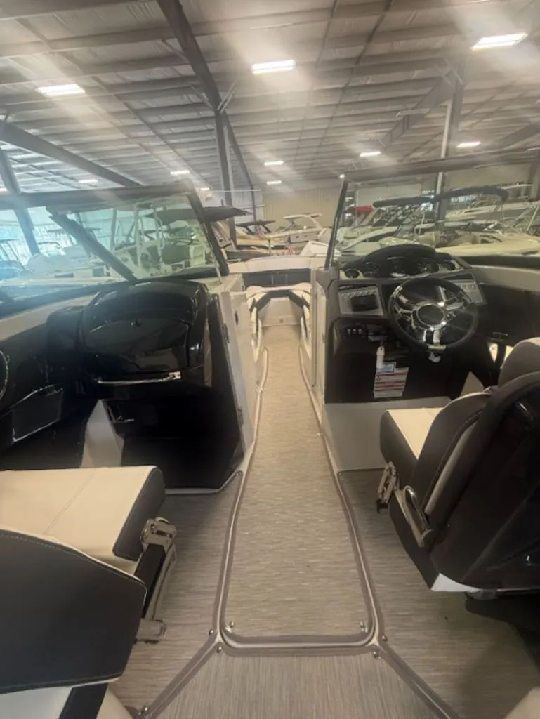 Slide: The Image of Monterey 298SS Super Sport 2025 - 27