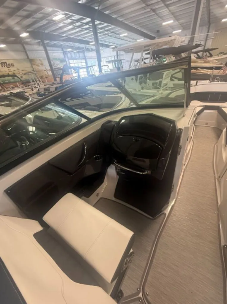 Slide: The Image of Monterey 298SS Super Sport 2025 - 28