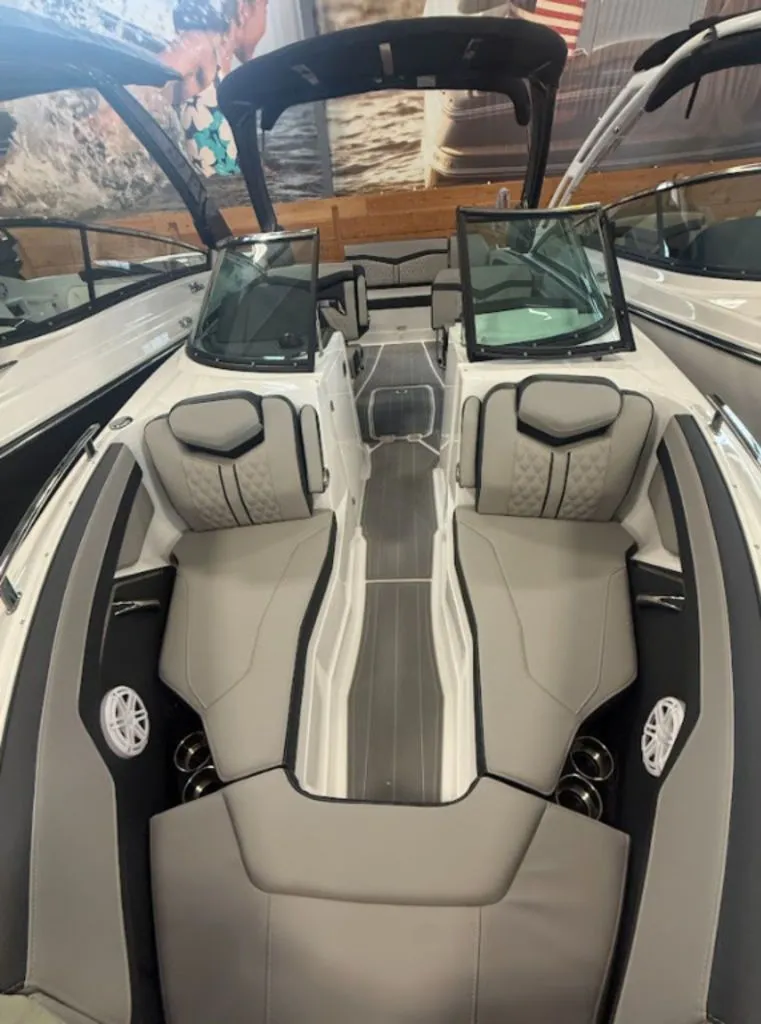 Slide: The Image of Monterey 298SS Super Sport 2025 - 3