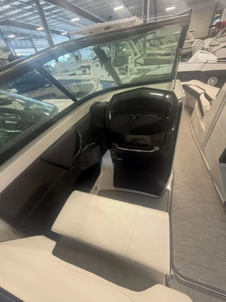 Slide: The Image of Monterey 298SS Super Sport 2025 - 30