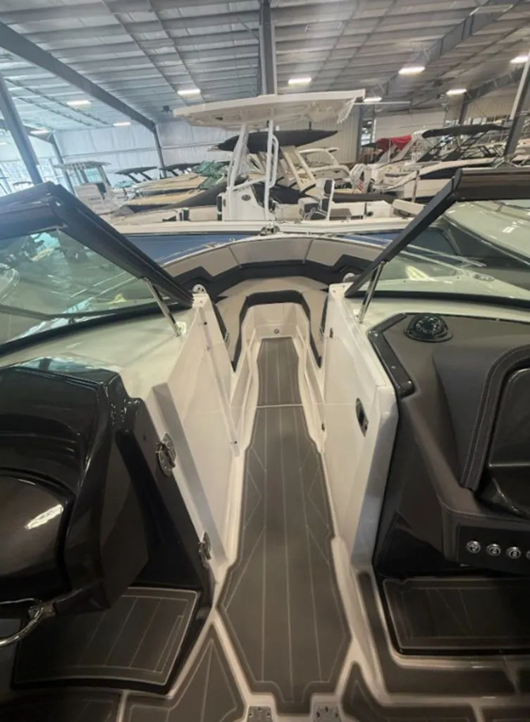 Slide: The Image of Monterey 298SS Super Sport 2025 - 6