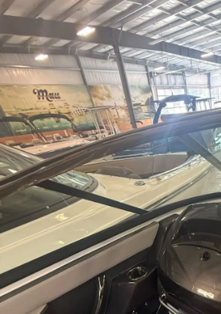 Slide: The Image of Monterey 298SS Super Sport 2025 - 9