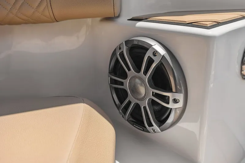 Slide: The Image of Sea Ray SDX 270 2025 - 6