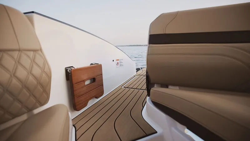 Slide: The Image of Sea Ray SLX 280 2026 - 10