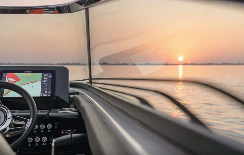 Slide: The Image of Sea Ray SLX 280 2026 - 9