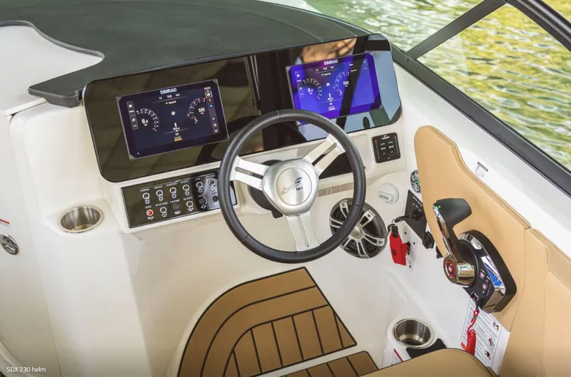 Slide: The Image of Sea Ray 230 SDX 2026 - 7