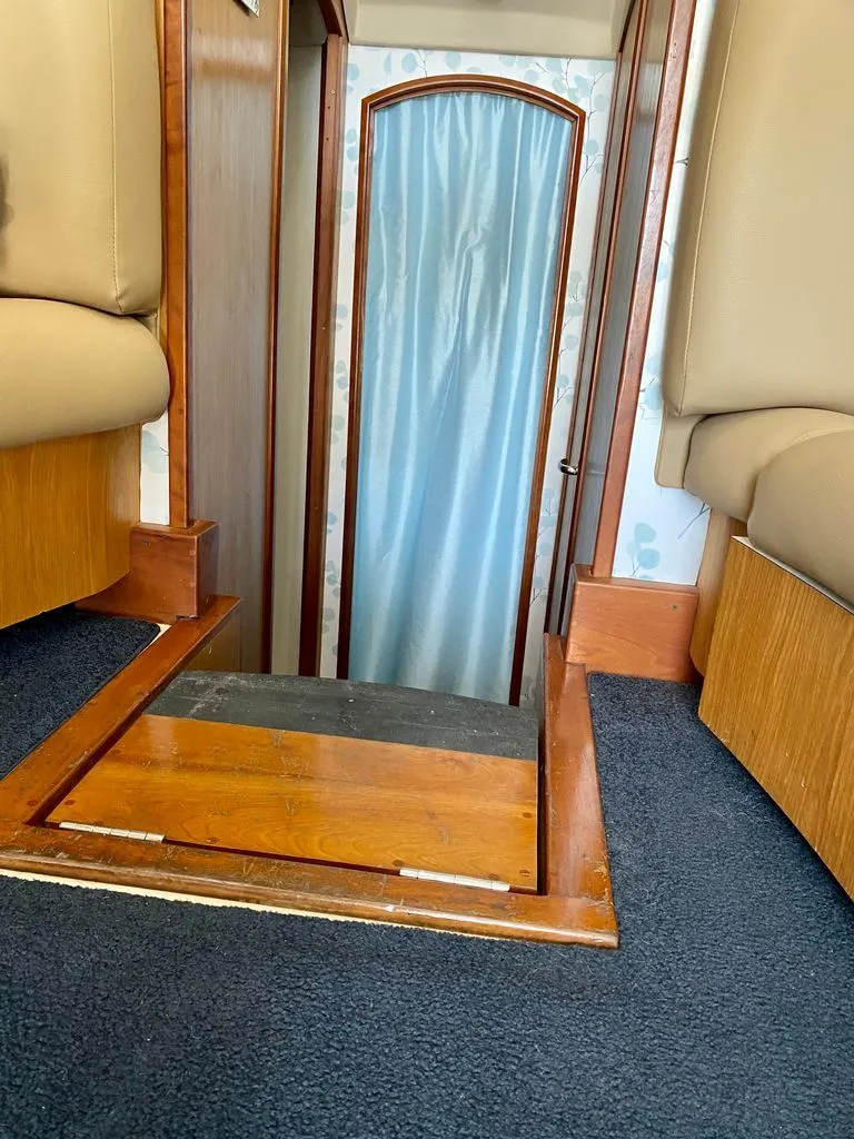 Slide: The Image of Luhrs 33 Convertible 2005 - 18