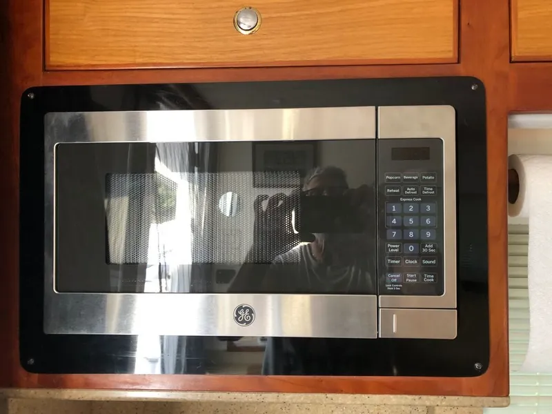 Slide: The Image of Luhrs 33 Convertible 2005 - 26