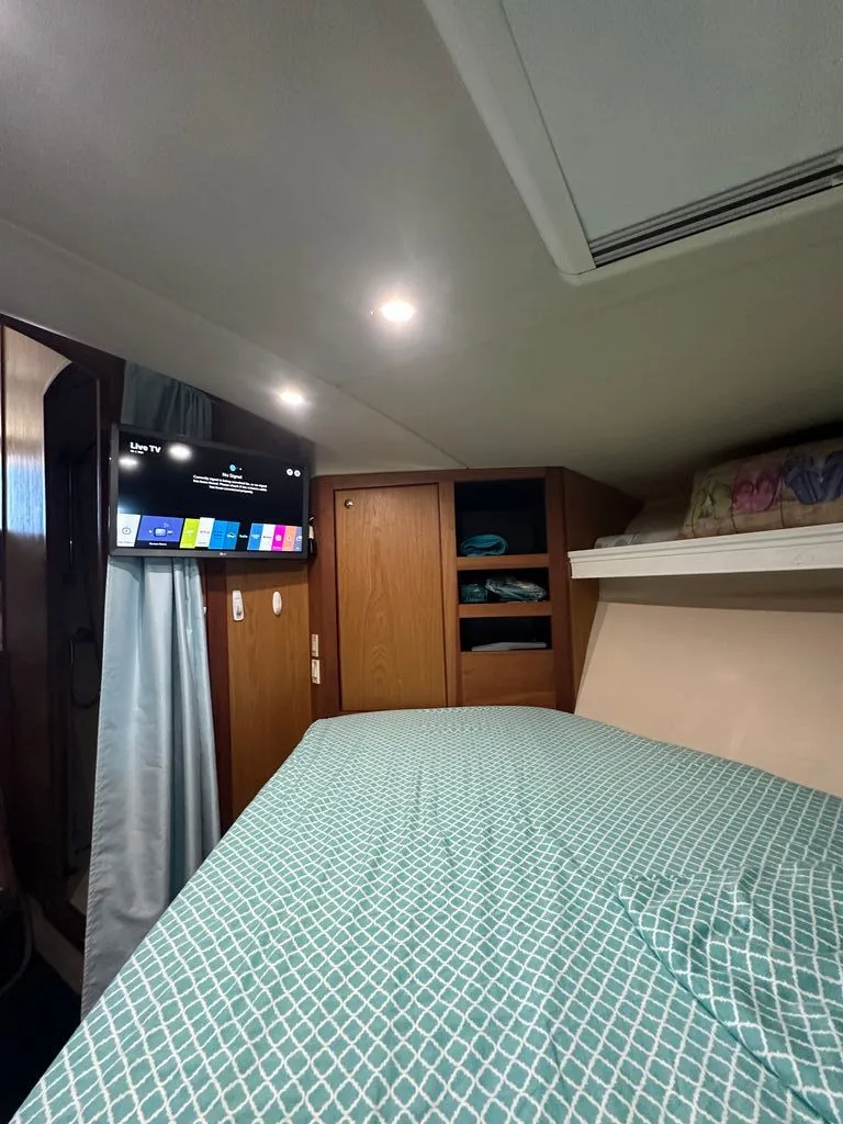 Slide: The Image of Luhrs 33 Convertible 2005 - 31